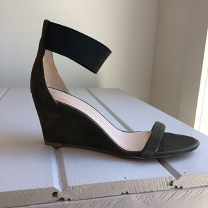 NWOT Banana Republic Suede Wedges Forest Green